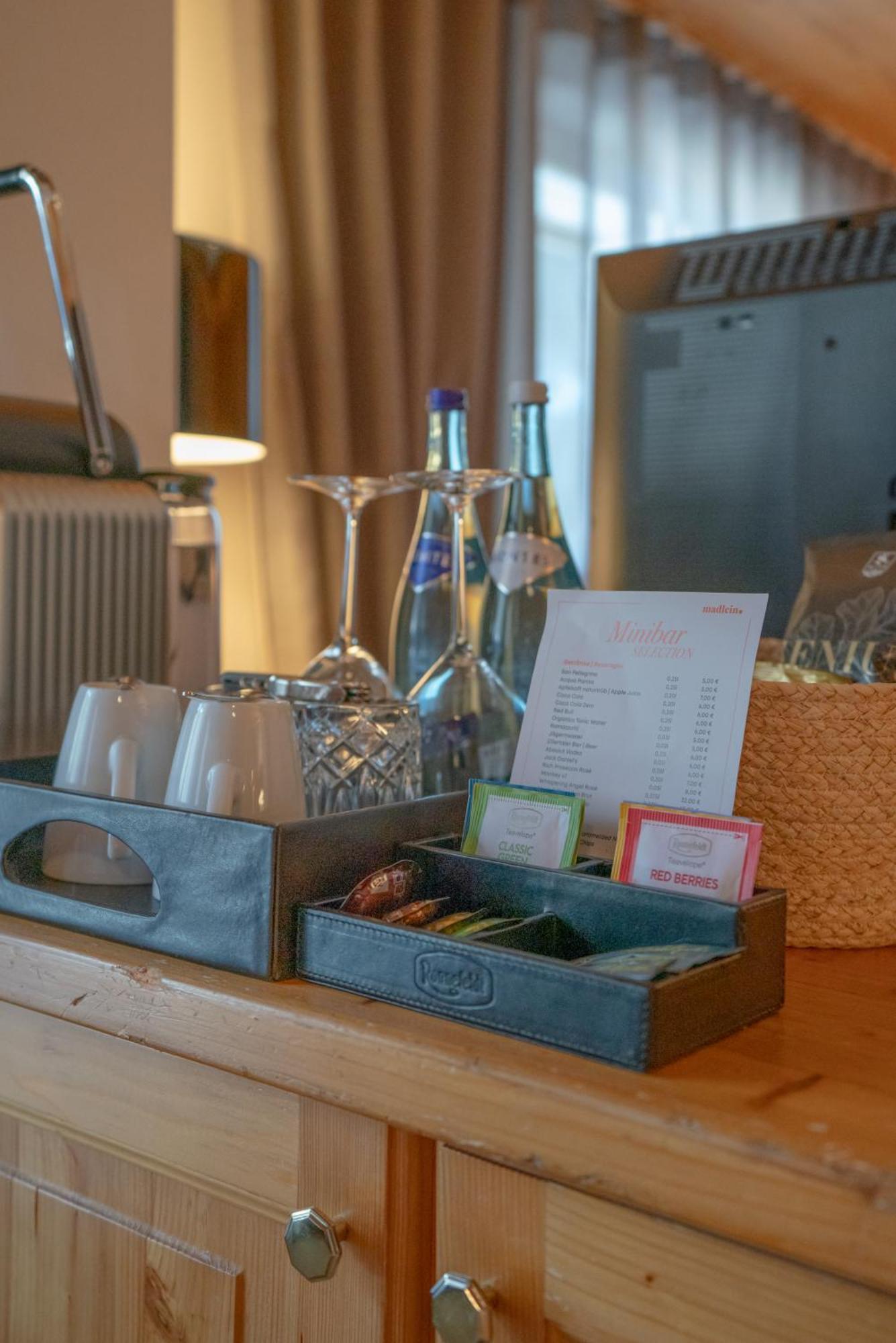 Hotel Madlein イシュグル エクステリア 写真